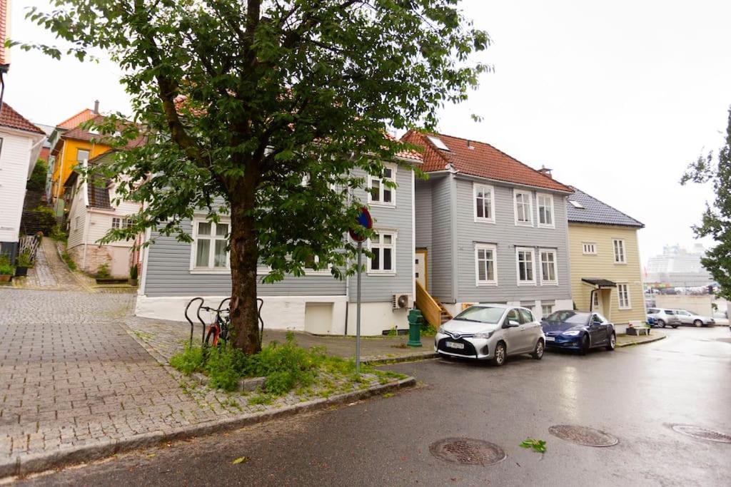Lejlighed New! Modern In Historic Area Of Bergen! Bergen